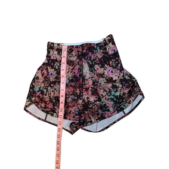 Lululemon Track That Mid-Rise Lined Short 5" in Stencil Blossom Red Multi - Picture 12 of 15